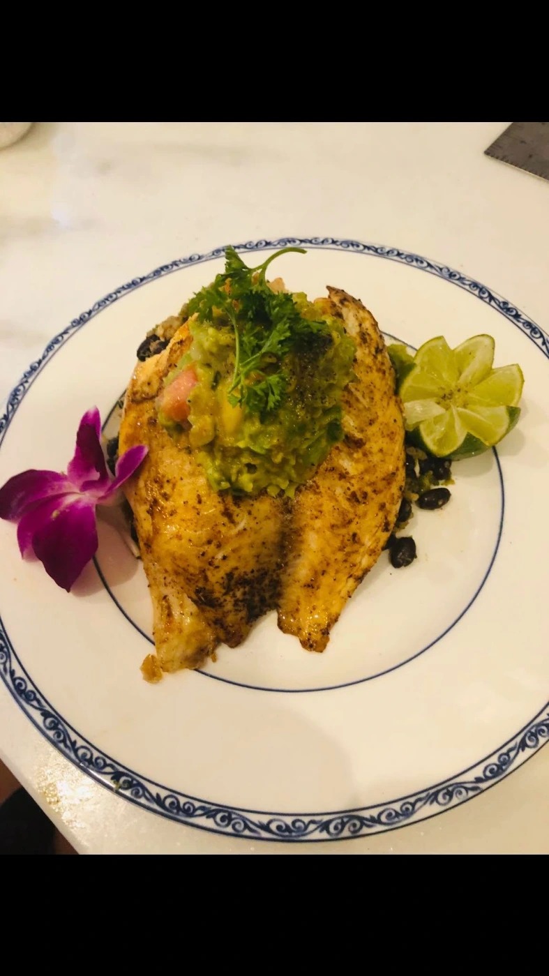 blackened mahi with guacamole.jpg