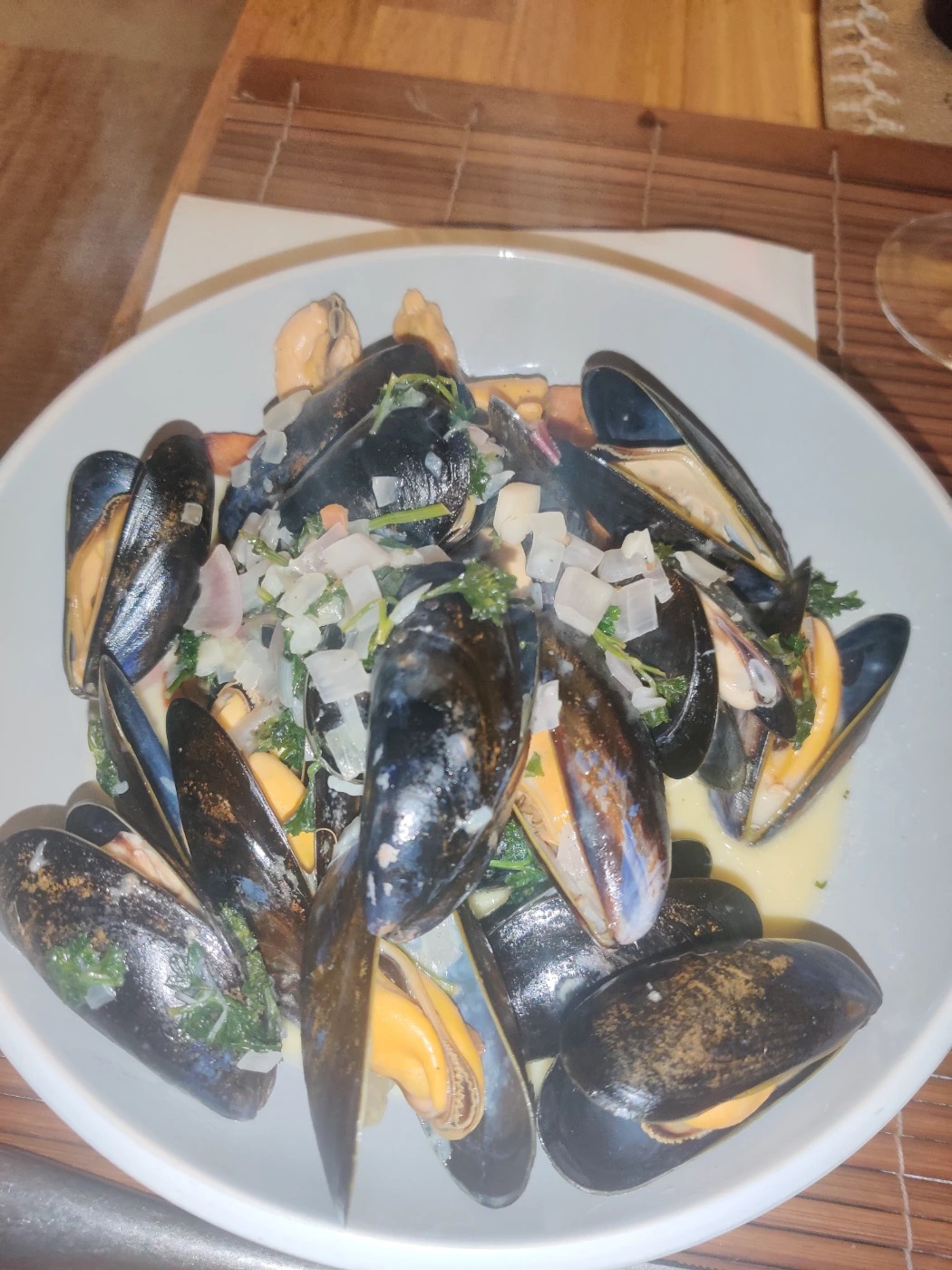 Mussels with garlic and white wine.jpg Mussels with garlic and white wine.jpg