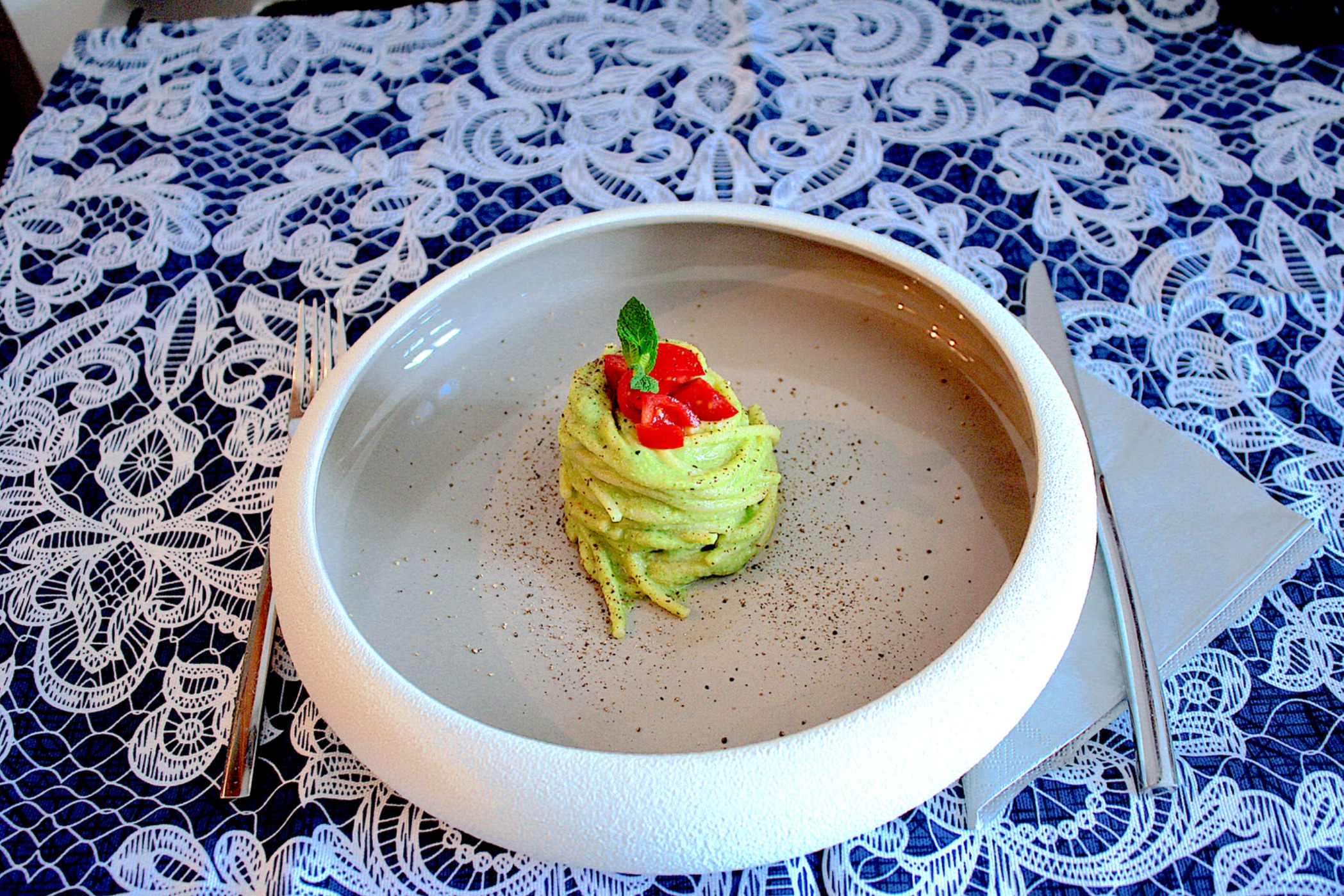 Pesto zucchine e pomodorino.png