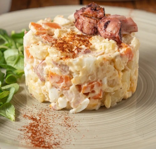 Ensaladilla_pulpo_gallega_Comiendobien.jpg