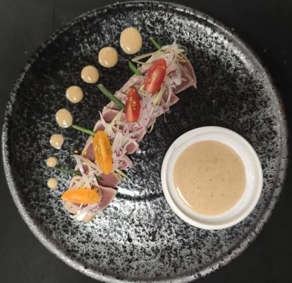 tataki thon mi cuit sauce dessing sesame.jpg