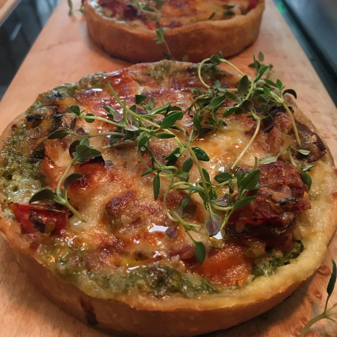 heirloom tomato spring onion smoked mozz tart.jpg