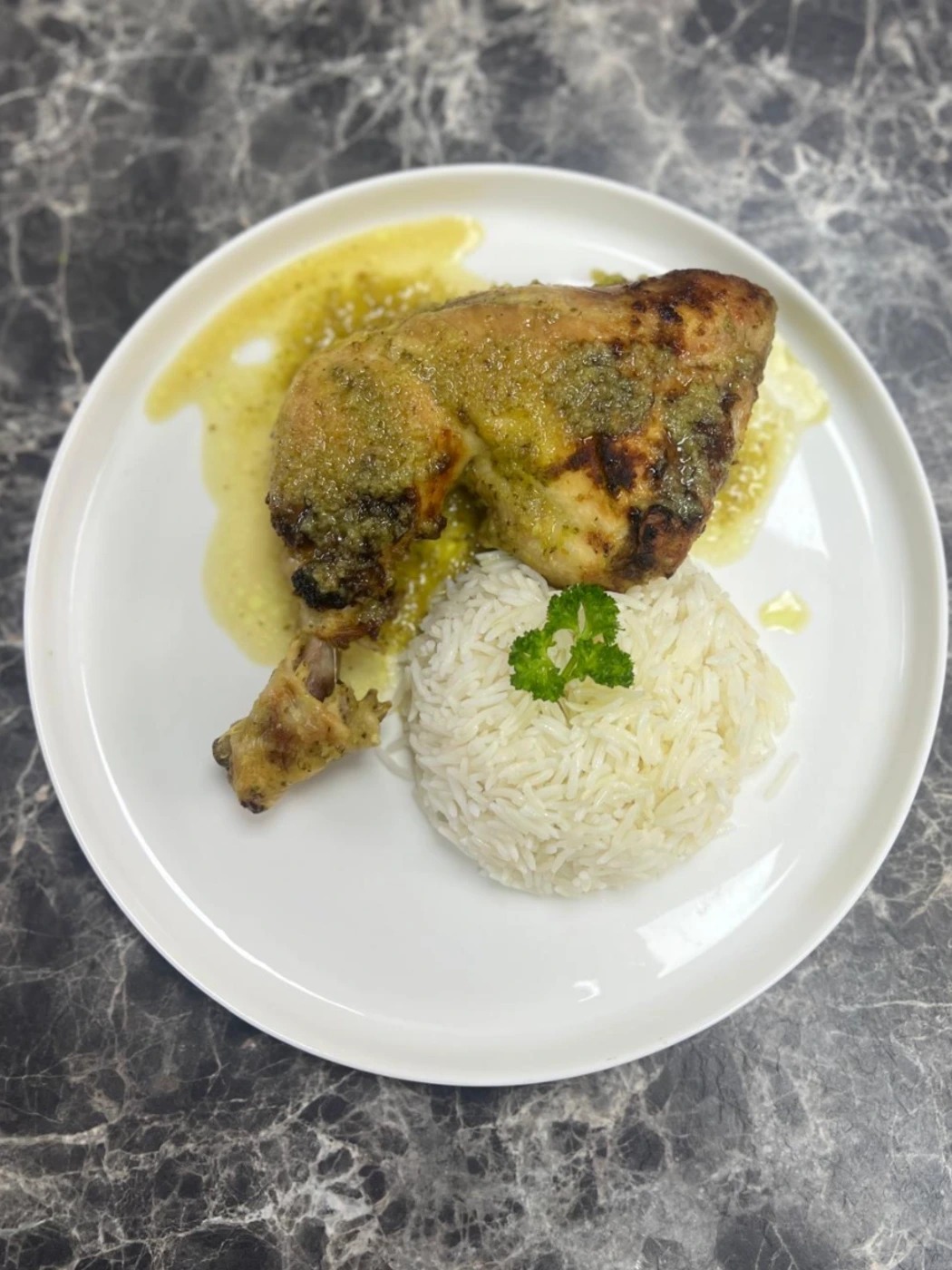 Cuisse de poulet marinée et riz basmati (1).JPG