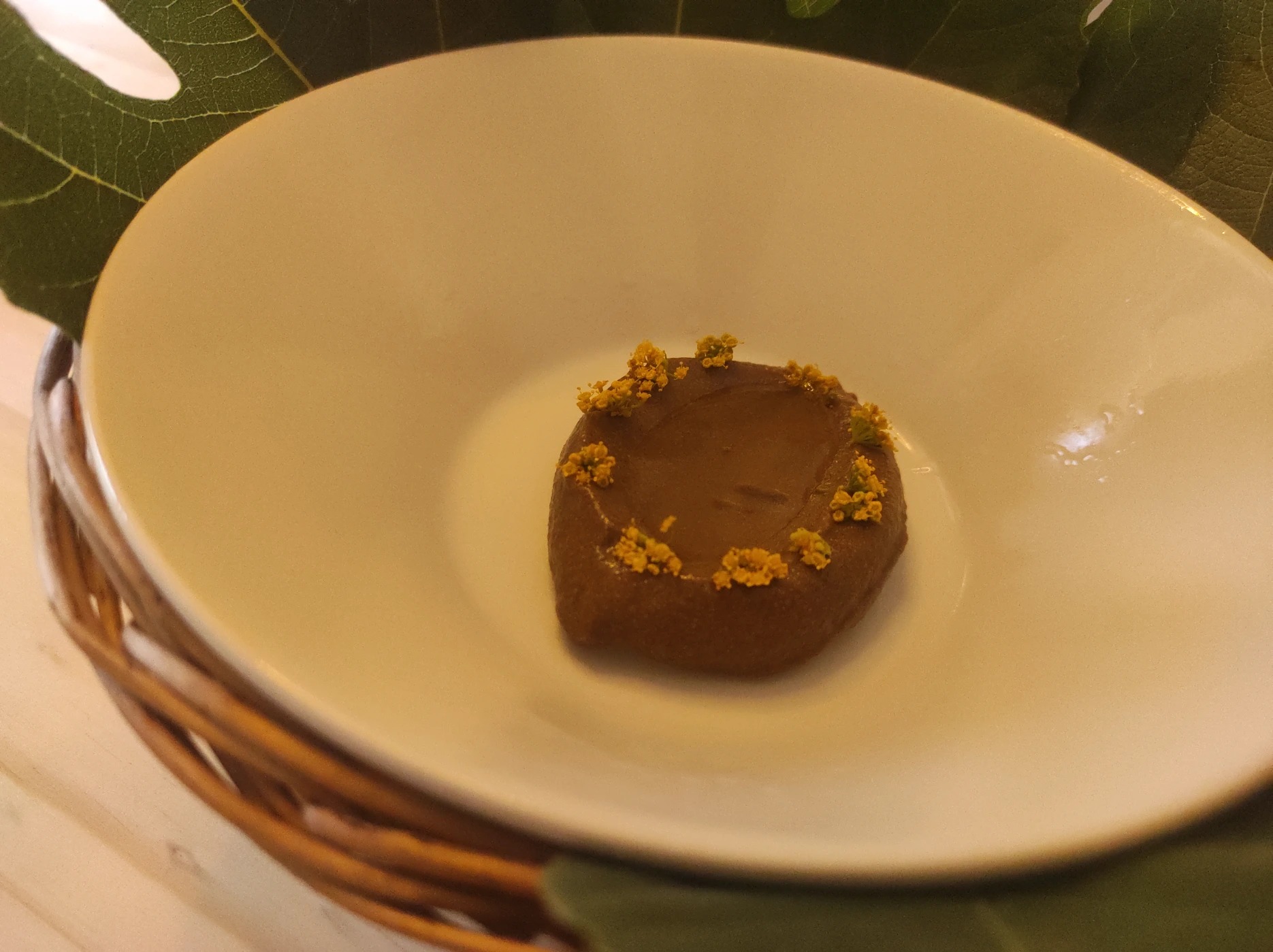 Banana skin chocolate - Fennel pollen & almond wood oil.jpg Banana skin chocolate - Fennel pollen & almond wood oil.jpg