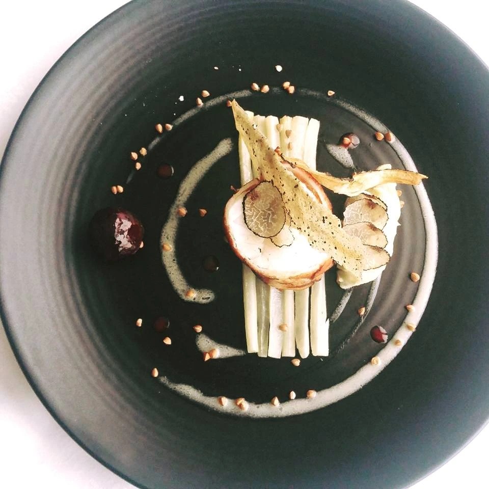 Filet de veau rôti, salsifis glacés, émulsion panais et sarrasin torréfié.jpg Filet de veau rôti, salsifis glacés, émulsion panais et sarrasin torréfié.jpg