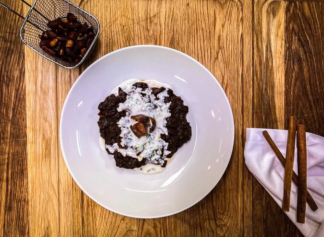 Almendrado con crema agria.jpg