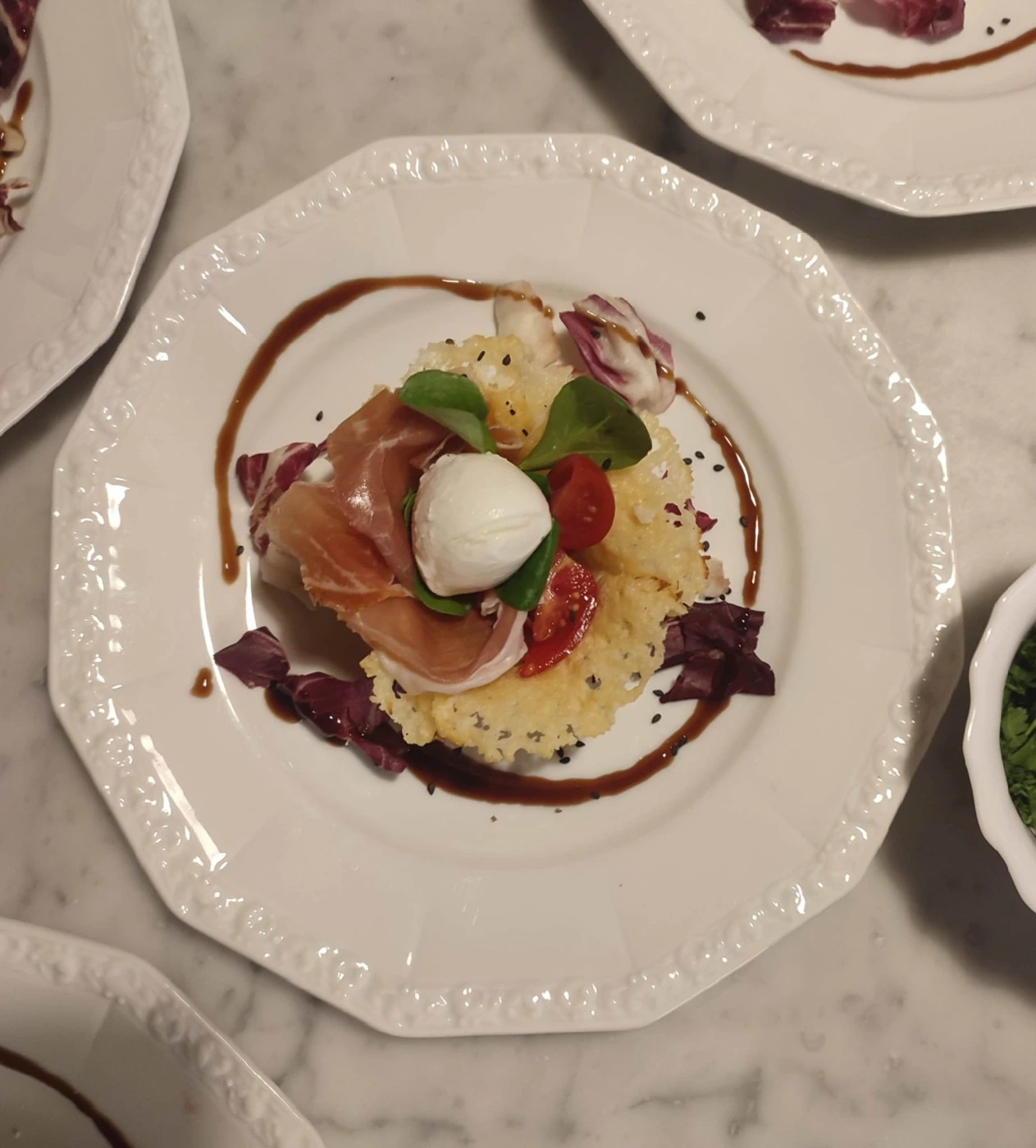 Caprese con crudo di parma in cestino di parmigiano (Caprese salad with Parma ham in parmesan basket).jpeg