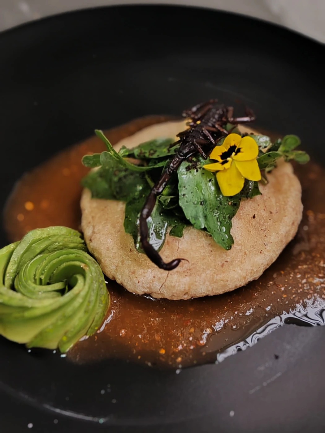 gordita con alacran.jpg