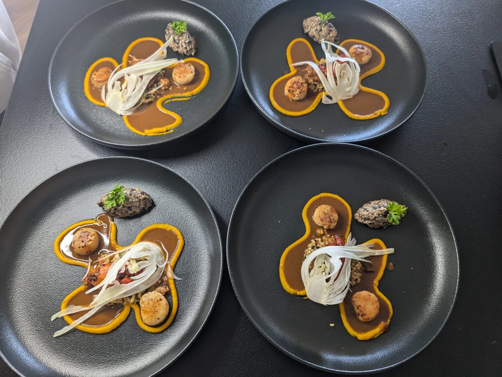 Homard bisque saint jacques vierge de légume .jpg