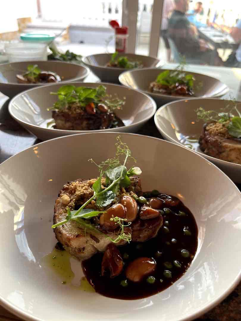 Made with insMind-Ribbe med rødvin og bønner.jpg Made with insMind-Ribbe med rødvin og bønner.jpg