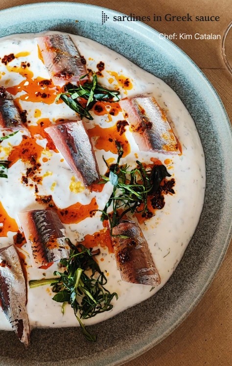 Plan de negocios de tienda de ropa fotocéntrico orgánico en verde y beige (4).png