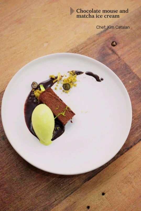 Plan de negocios de tienda de ropa fotocéntrico orgánico en verde y beige (5).png