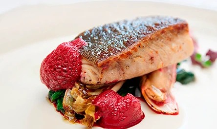 bacalao con endivia y espuma de remolacha.jpg