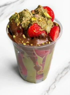 dubai style chocolate covered strawberries.png dubai style chocolate covered strawberries.png