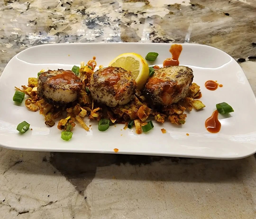 Scallops w- lemon zest and Italian Rub. Surrounded by fried leeks.png Scallops w- lemon zest and Italian Rub. Surrounded by fried leeks.png