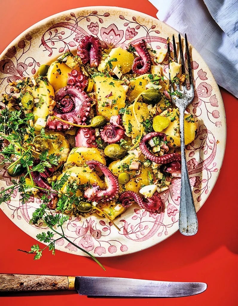 Salade-de-pommes-de-terre-et-poulpe-sauce-gribiche.webp