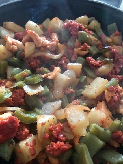 chorizo con papas y nopales.jpg