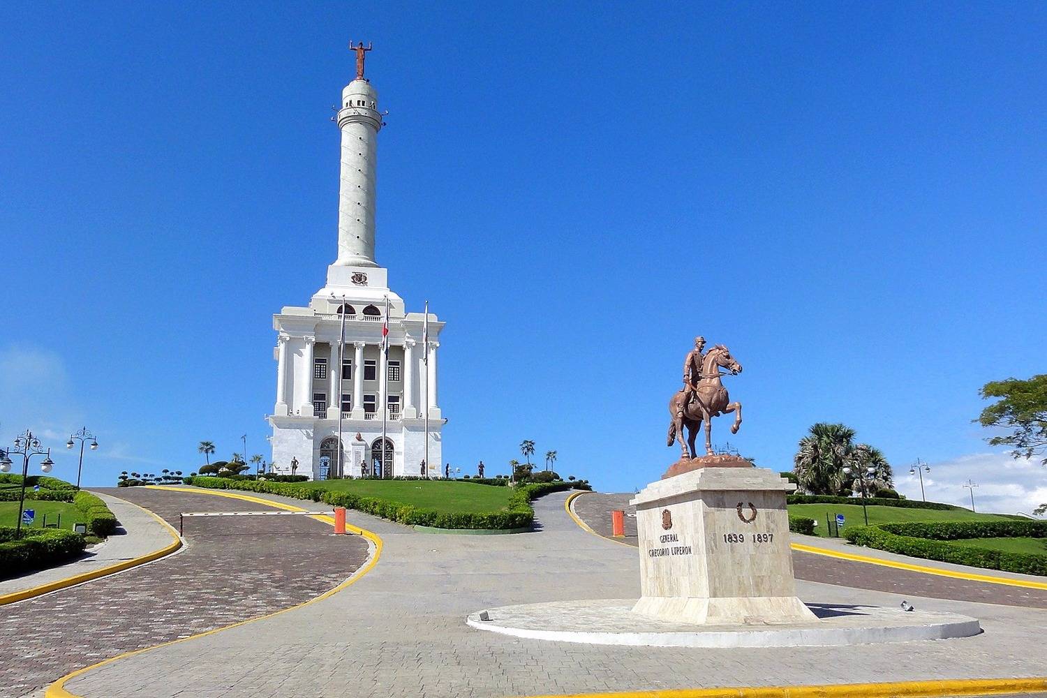 Monumento a lo héroes de la restauración Chef a Domicilio en Santiago de los Caballeros header