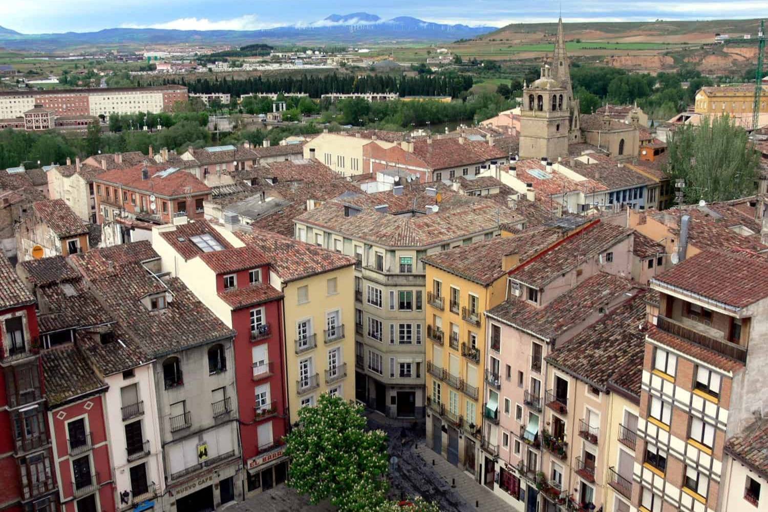 Dos jóvenes disfrutan de una experiencia Take a Chef en Logroño Cena Romantica en Logroño, Cena San Valentín Logroño, Noche Romántica Logroño, Cena Romantica Logroño, Cenas Romanticas en Logroño, Cena San Valentín en Logroño - Takeachef.com