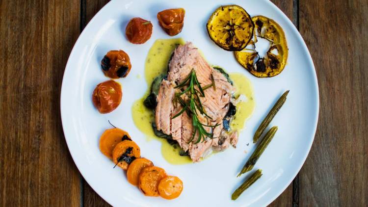 Helado de nuez y mango con toque de canela Si buscas un plan gastronómico diferente, Take a Chef es la solución. Puedes disfrutar de un Cocinero a Domicilio en casa - Takeachef.com