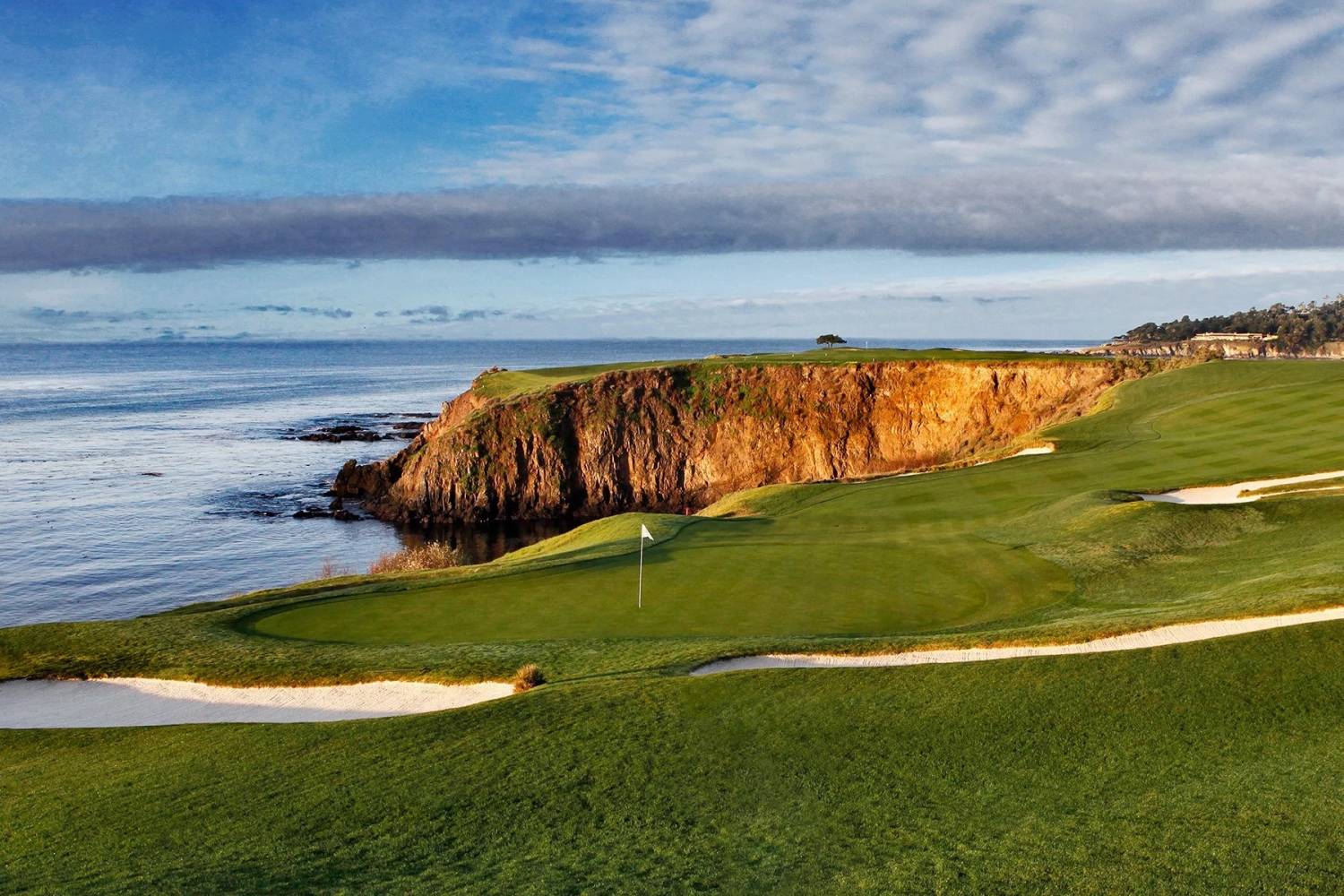 Get to know the Golf paradise in Pebble Beach Get to know the Golf paradise in Pebble Beach.-Take a Chef