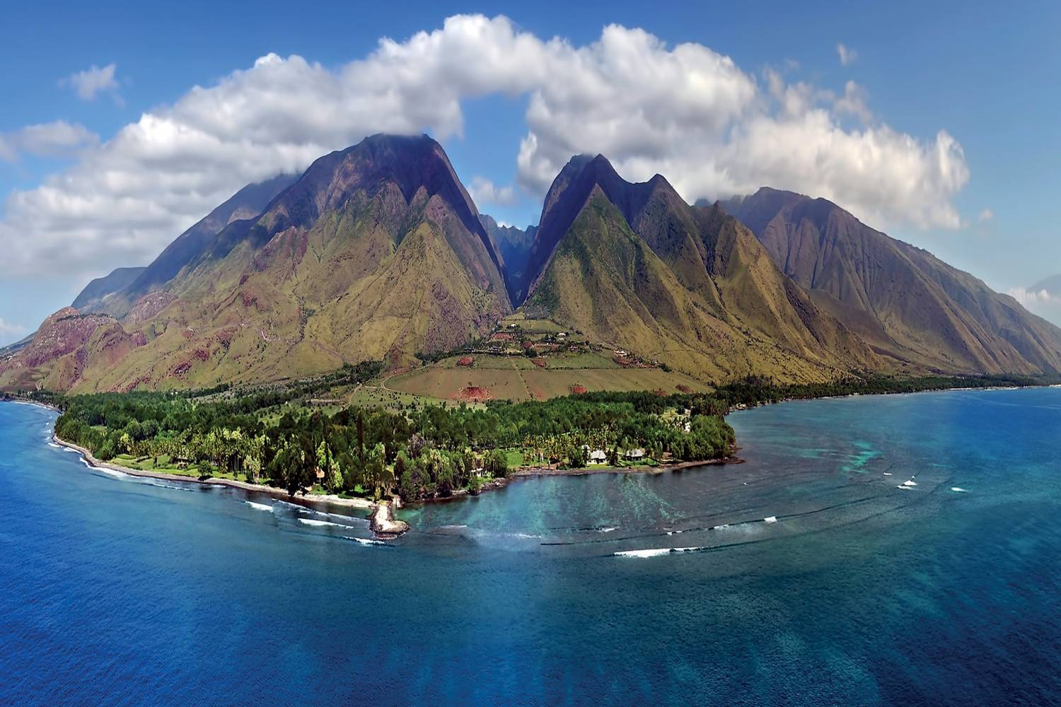 Areal view of the island of Maui Areal view of the island of Maui - Take a Chef