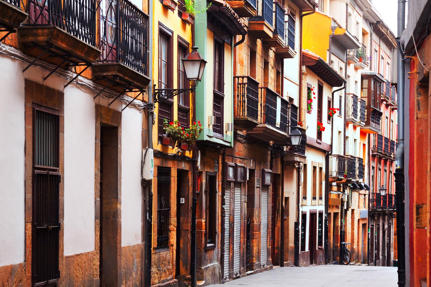 Imagen de una de las calles del casco histórico de Oviedo Chef a Domicilio en Oviedo, Personal Chef Oviedo, Chef Privado Oviedo, Chef en casa Oviedo - Takeachef.com