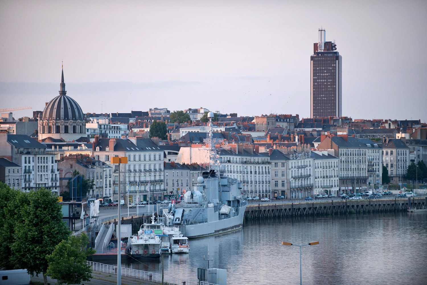 The Place Royale in Nantes at night. Private Chef in Nantes header