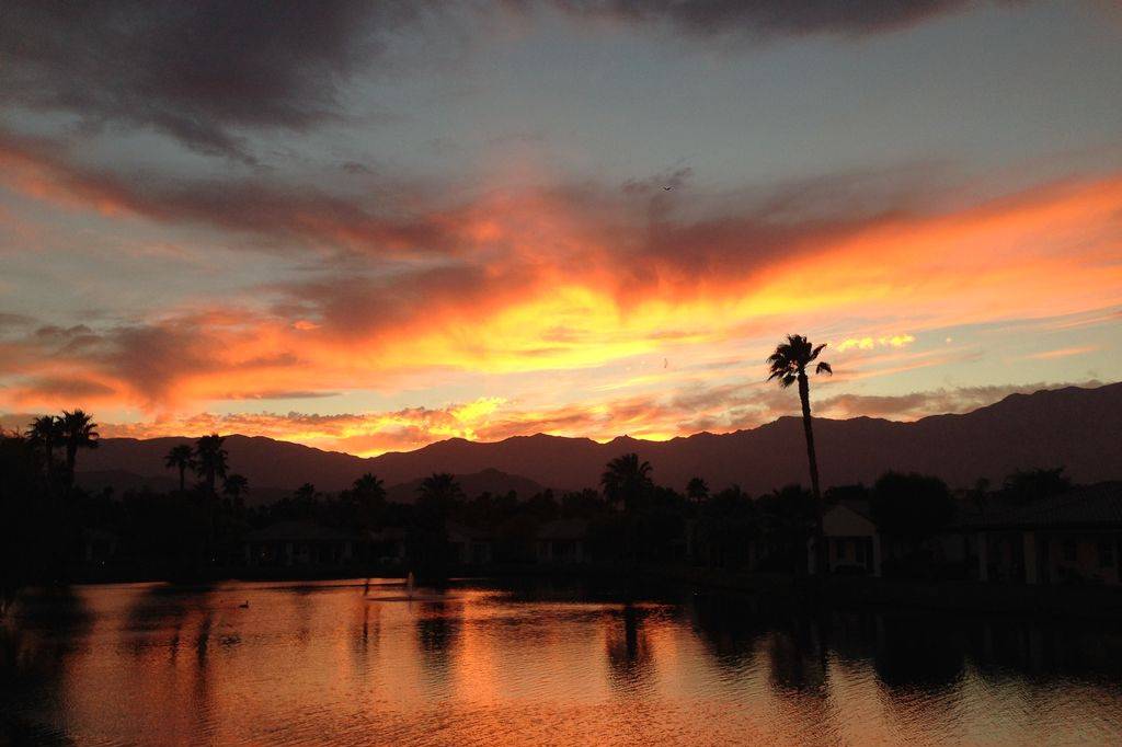 Beautiful views of a sunset at Rancho Mirage Beautiful views of a sunset at Rancho Mirage - Take a Chef