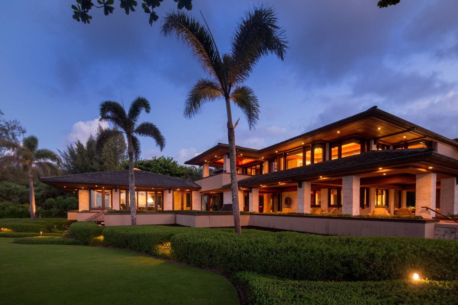 Night view of a villa in Kilauea, Kauai, Hawaii Private chef service in Kilauea, Kauai, Hawaii header