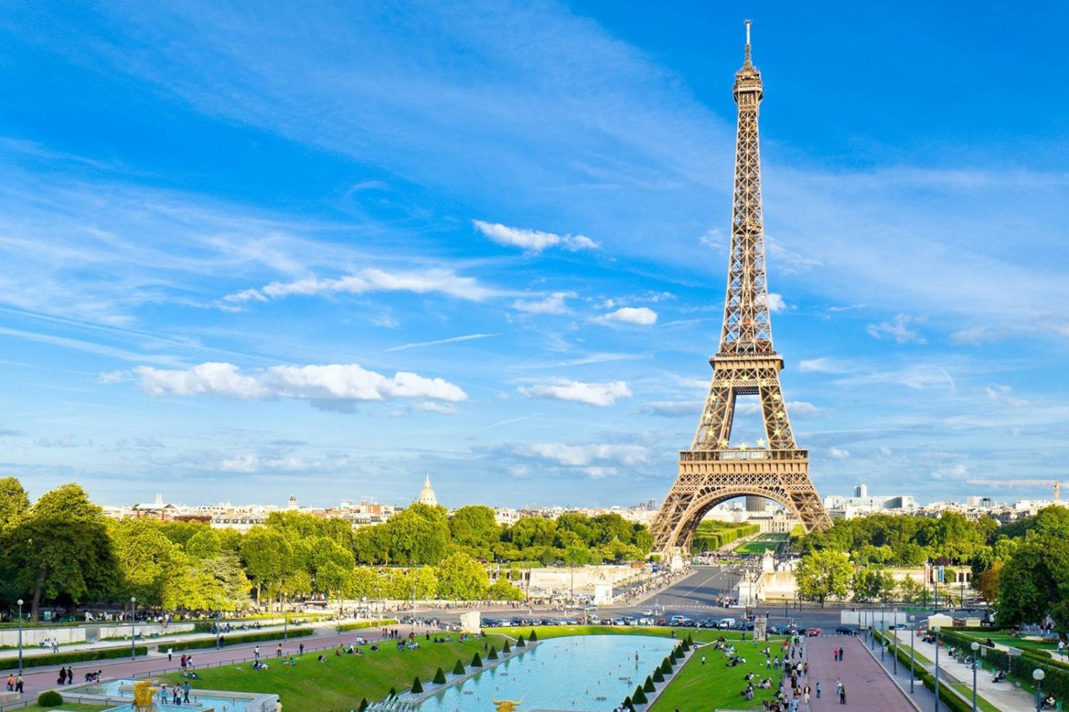 Eiffel tower in Paris - Take a Chef
