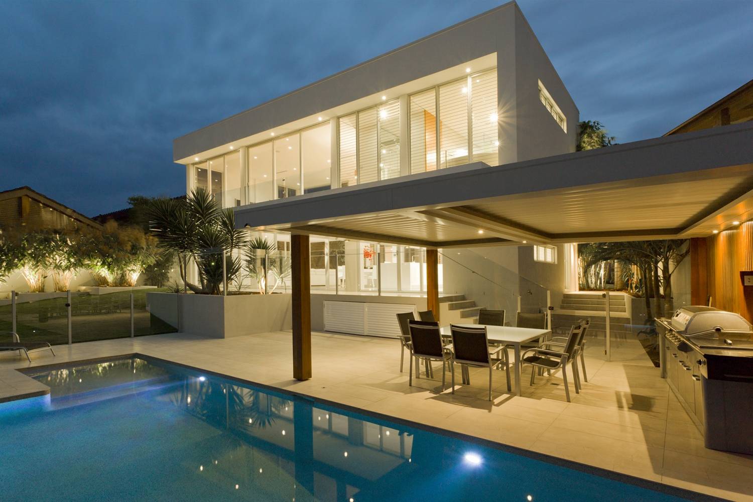 Night view of a villa in Arizona Private chef service in Arizona header