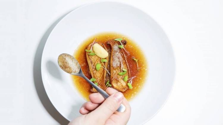 Plato de Alta cocina elaborado por nuestro Chef Privado Miguel en una Villa en Mallorca - Takeachef.com Plato de Alta cocina elaborado por nuestro Chef Privado Miguel en una Villa en Mallorca - Takeachef.com