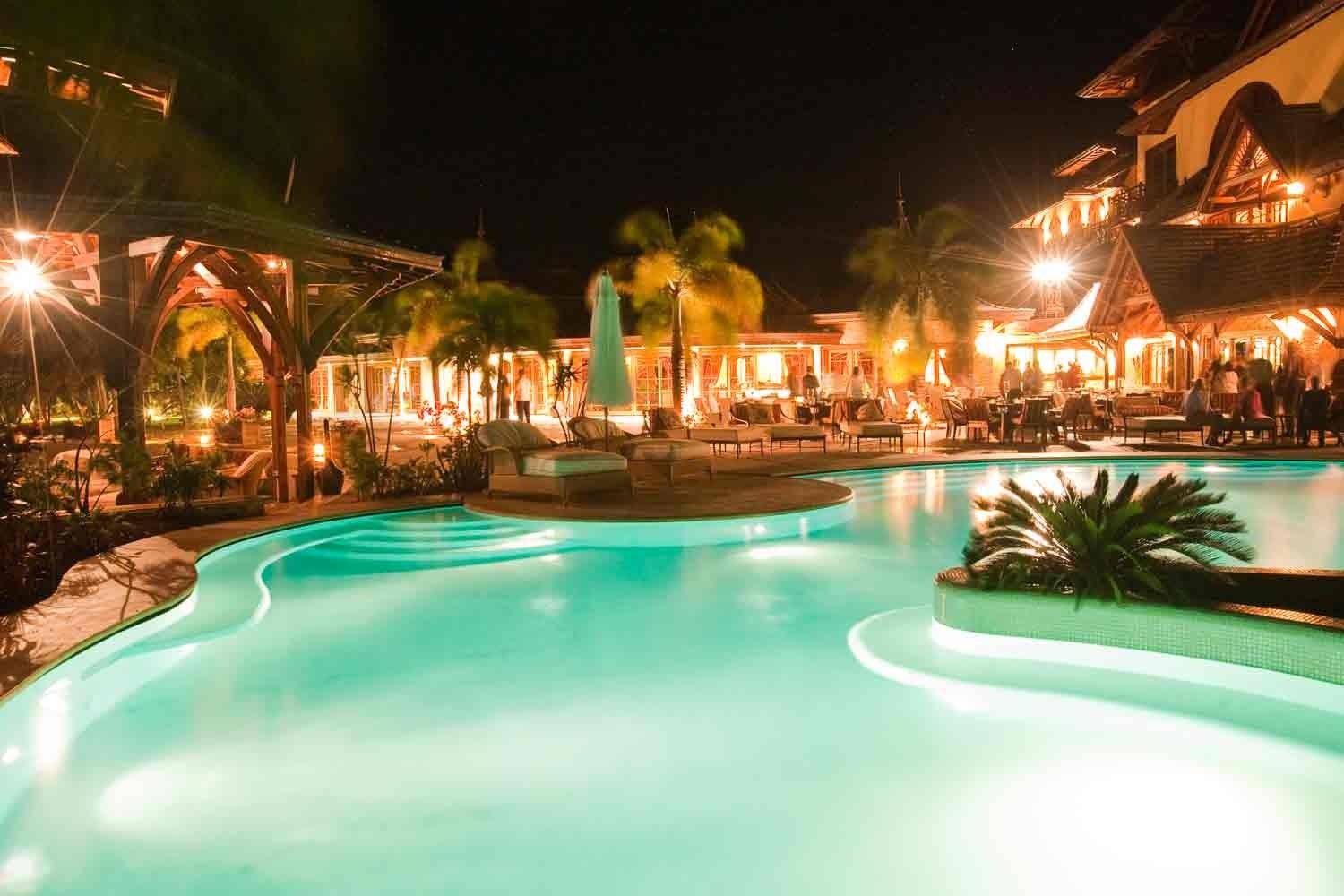 Night view of the pool and the deck in a private villa – takeachef