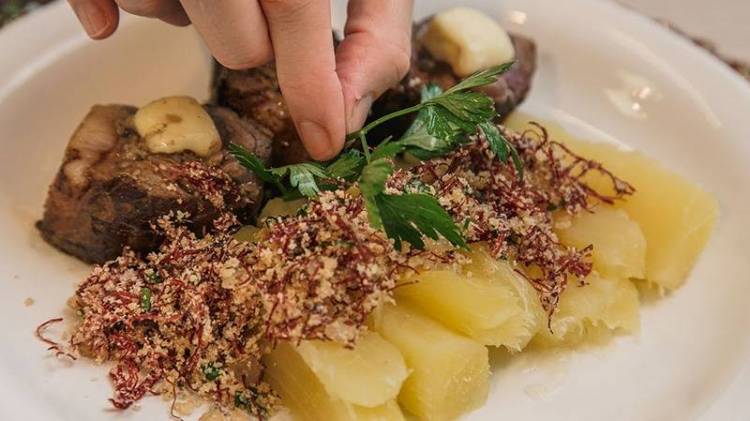 Chef Profesional Leonardo Siente la pasión de una cena romántica con un Chef a Domicilio en La Coruña - Takeachef.com