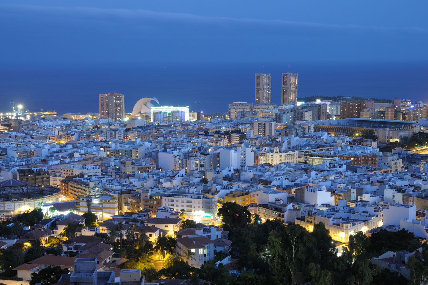 Vista aérea nocturna de Tenerife Chef Privado en Tenerife header