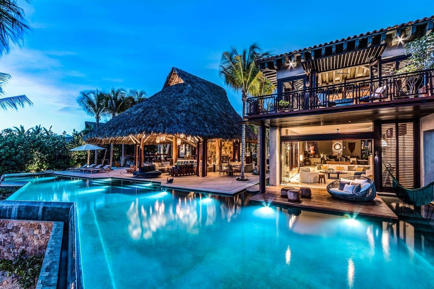 Nightfall view of pool in the lodge in Cabrera – takeachef