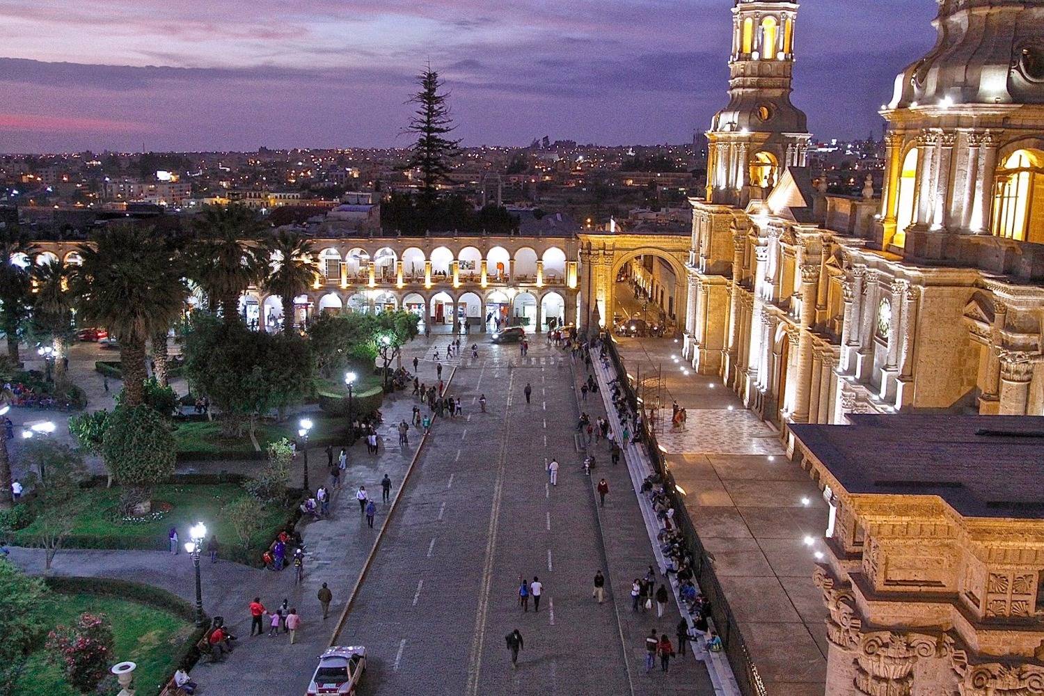 Plaza de Armas, situada en el centro historico de Arequipa Chef Privado en Arequipa header