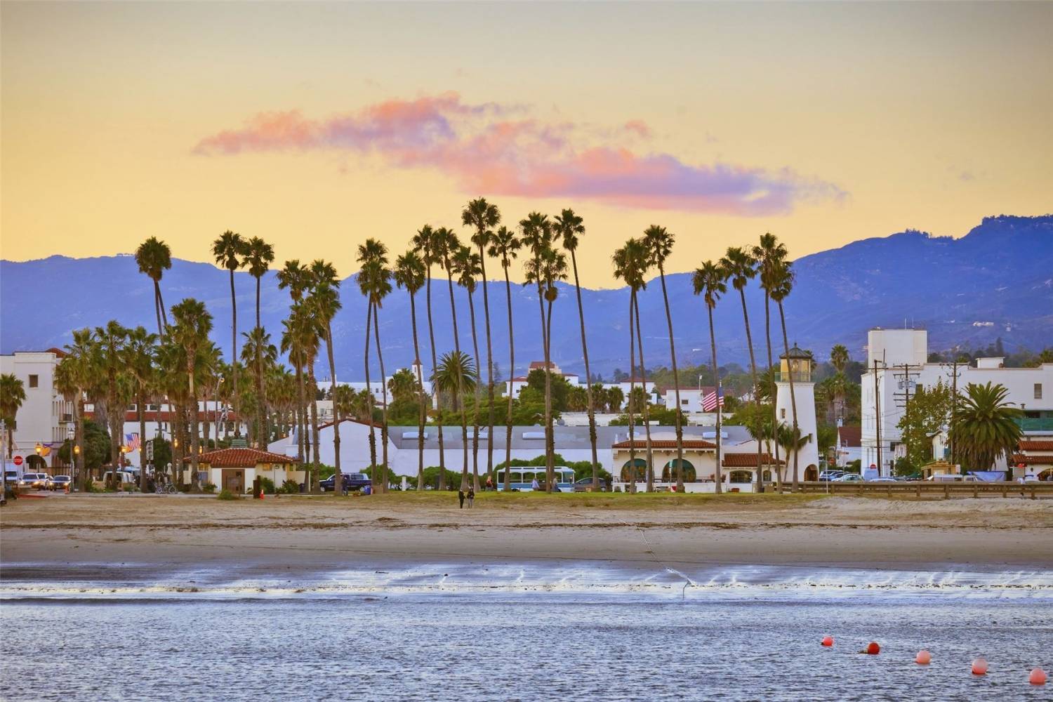 Beach of Santa Barbara Beach of Santa Barbara - Take a Chef