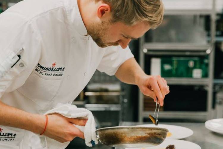 Private Chef cooking in Hull header Our Private Chef in Hull header