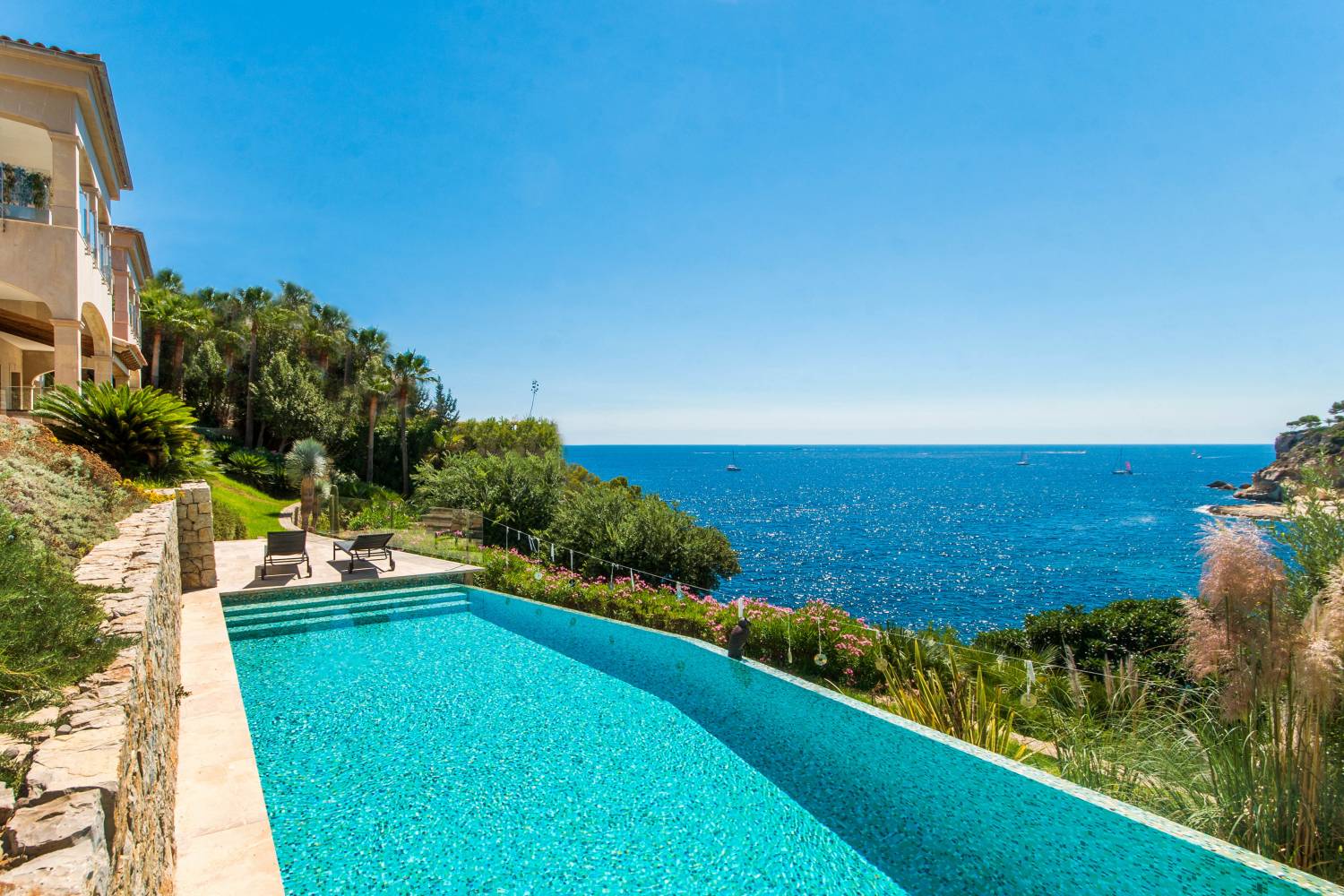 View of a villa in Sol de Mallorca Private Chef in Sol de Mallorca header