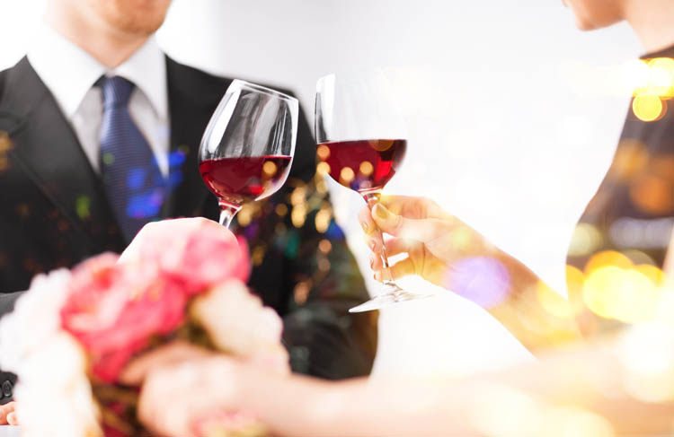Una pareja disfrutando de una cena romántica en Tarragona Cena Romantica Tarragona, Cena San Valentín Tarragona, Noche Romántica Tarragona, Cena Romantica en Tarragona, Cenas Romanticas en Tarragona, Cena San Valentín en Tarragona - Takeachef.com