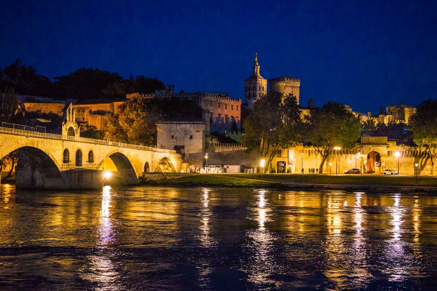 A river in Avignon illuminated by street lights Private Chef in Avignon header