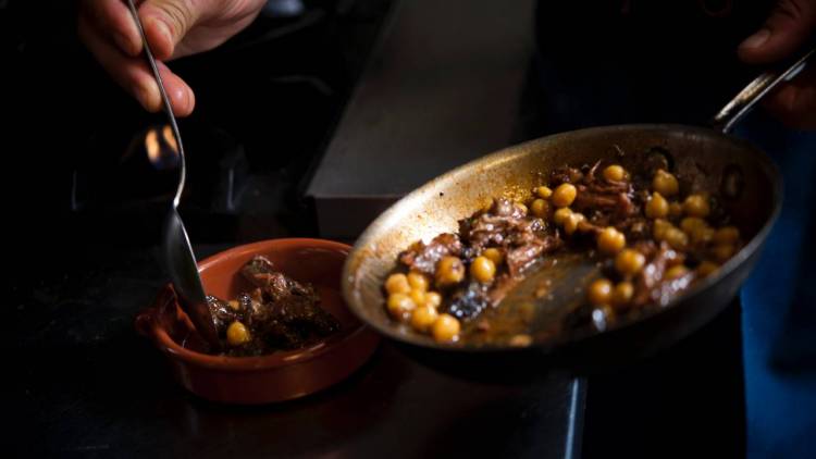 Private Chef cooking in Aberdeen header Our Private Chef in Aberdeen header