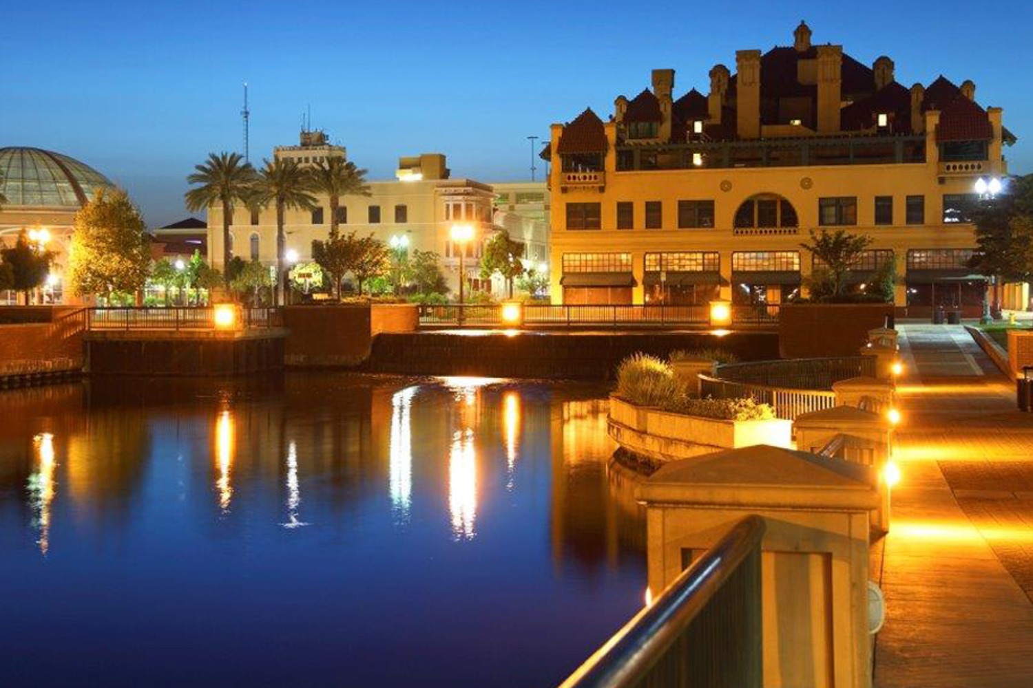A pool of water in Stockton at night Private Chef in Stockton header
