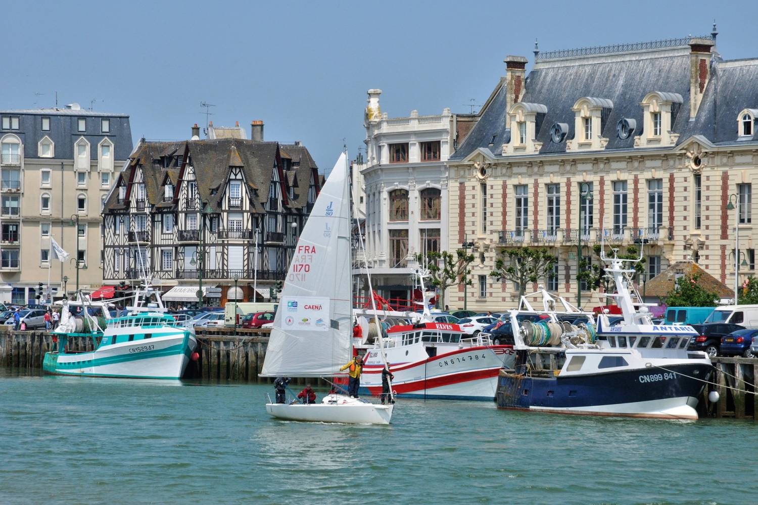 Lively port of Trouville - Take a Chef