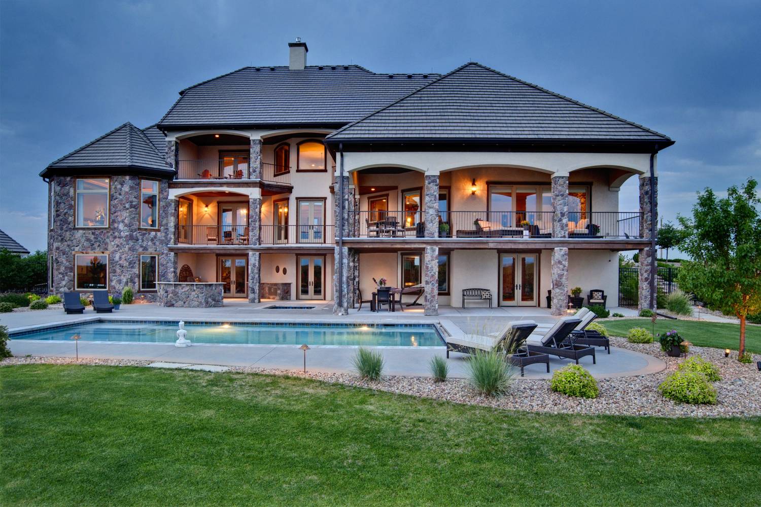 Sunset view of a gorgeous villa in Vail Valley Private cgef in Vail Valley header