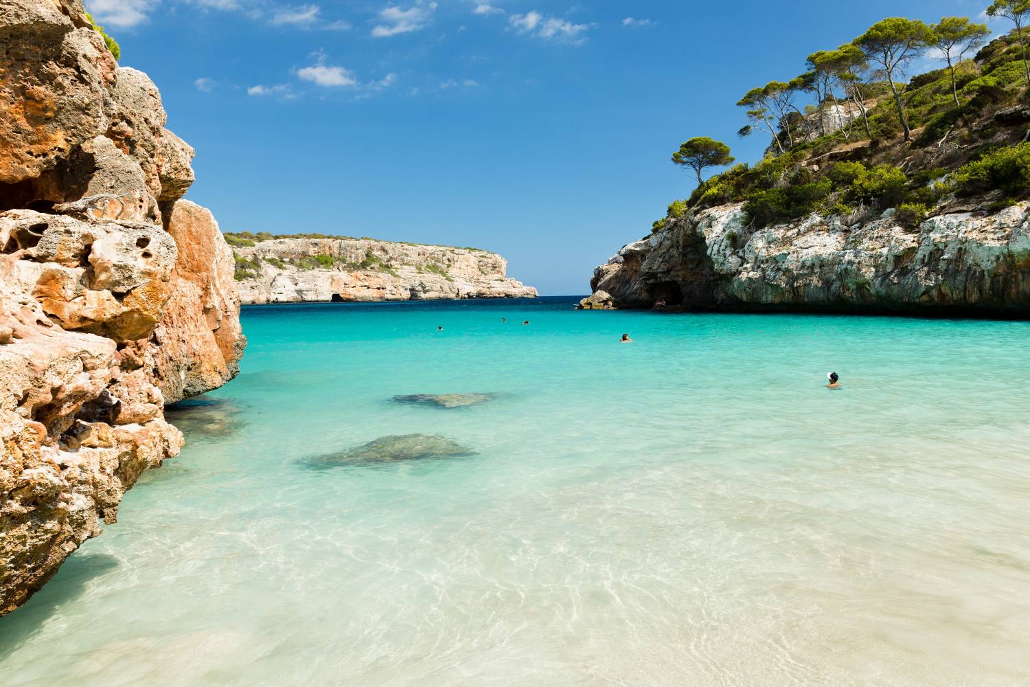 White beaches and blue waters in Mallorca - Take a Chef