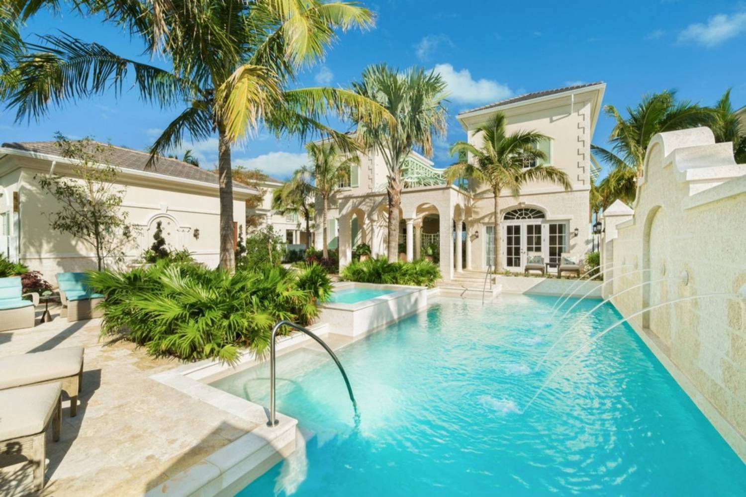 Luxury villa in Taylor Bay Beach Take a Chef Looking for a dining experience from another planet in Taylor Bay Beach? Book a Private Chef with Take a Chef header