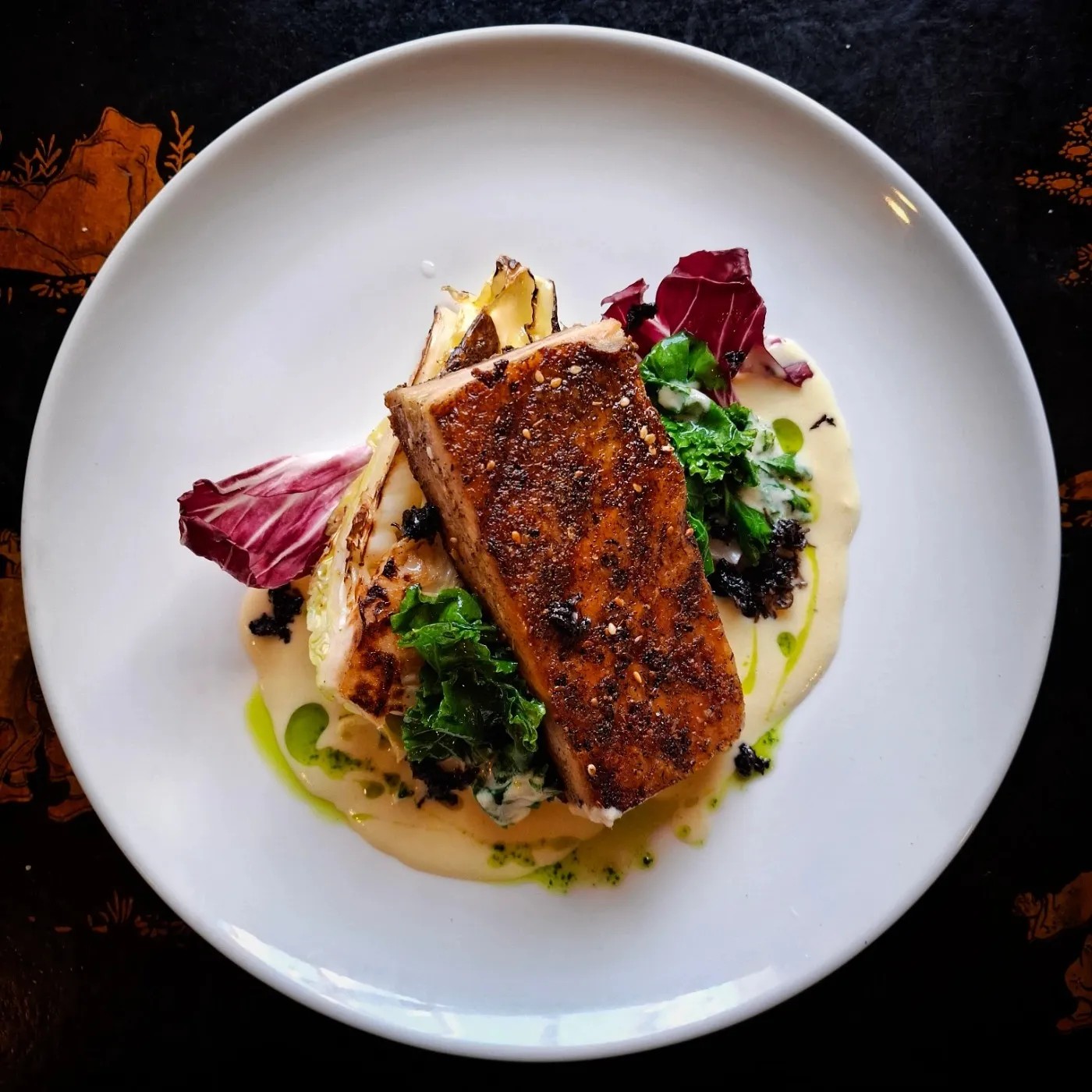 Image alt description